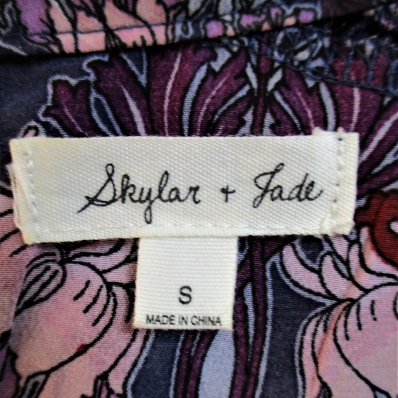 SKYLAR & JADE womens Small LACE UP FRONT top (P)E2 - Picture 6 of 8